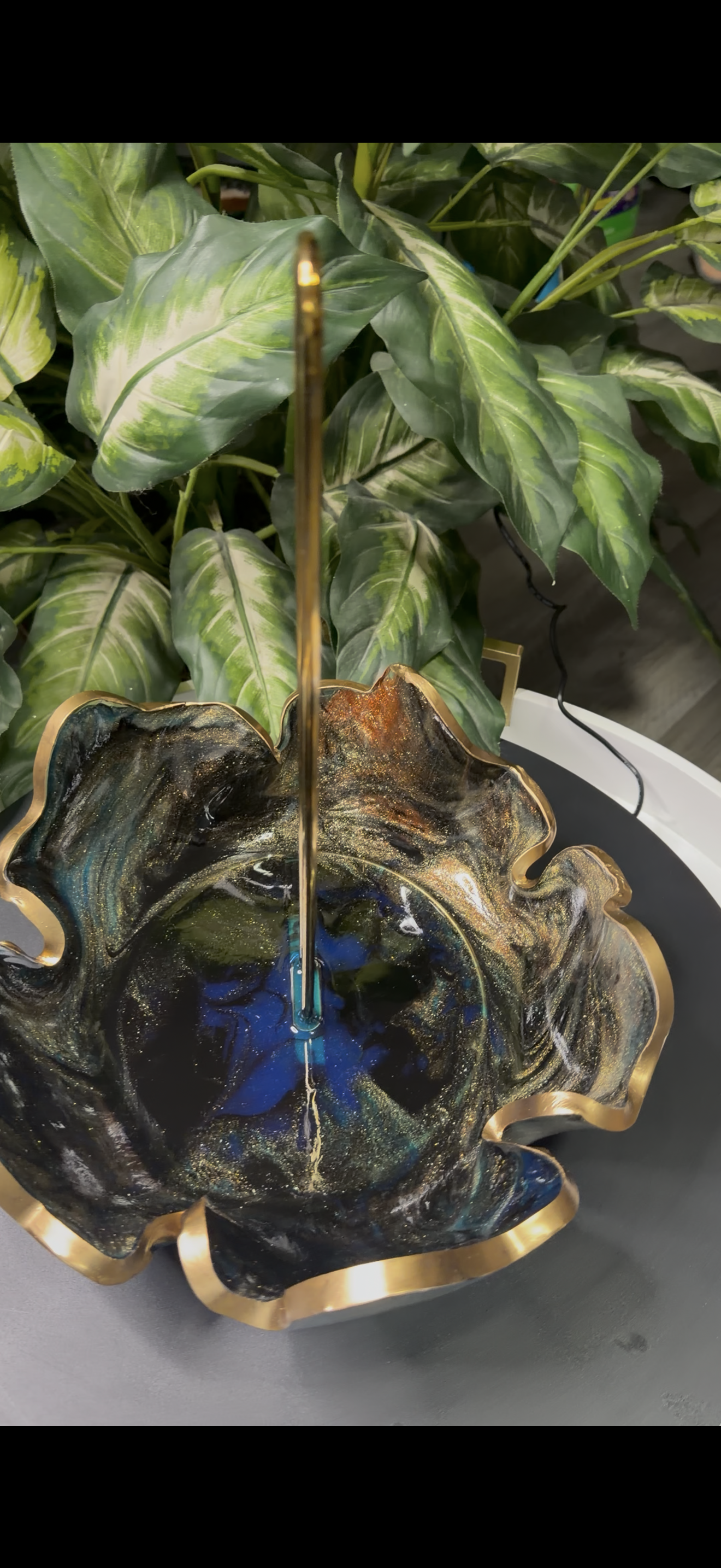 Midnight Bronze Luxe Paper Towel Holder