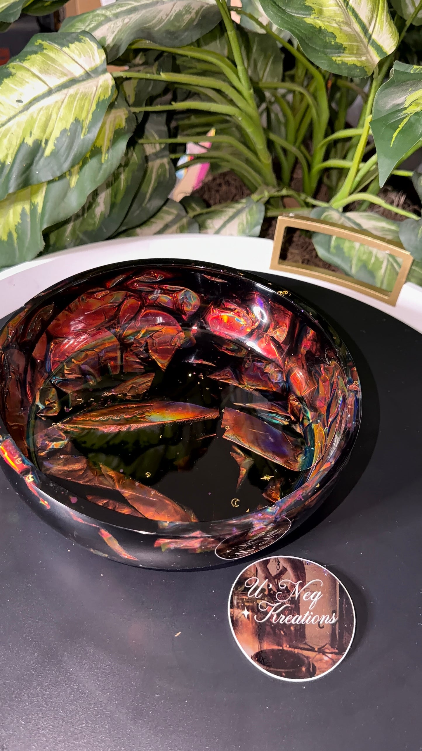 Holographic Shattered Bowl