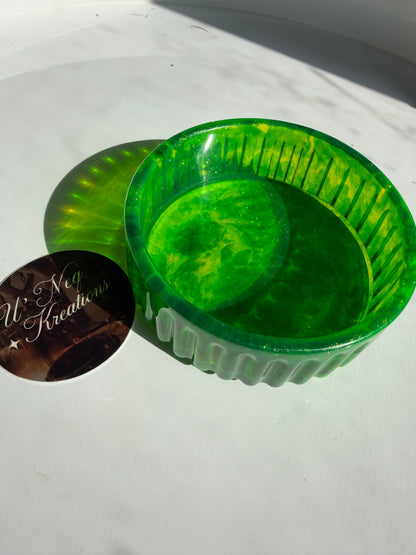 Shimmery green bowl